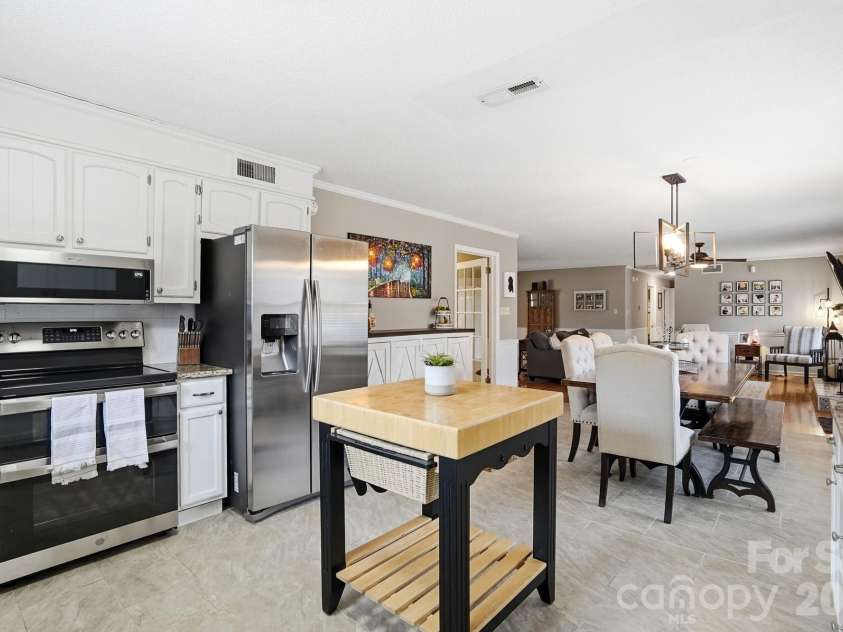 3228 Springfield Drive, Lincolnton, NC 28092.  MLS# CAR4338120, YatesRealty ID 5139. Kitchen View