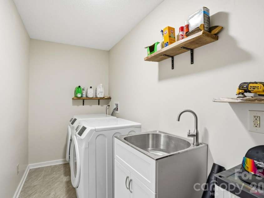 3228 Springfield Drive, Lincolnton, NC 28092.  MLS# CAR4338120, YatesRealty ID 5139. Laundry Room
