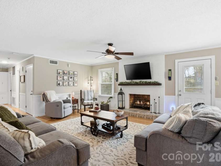 3228 Springfield Drive, Lincolnton, NC 28092.  MLS# CAR4338120, YatesRealty ID 5139. Living View