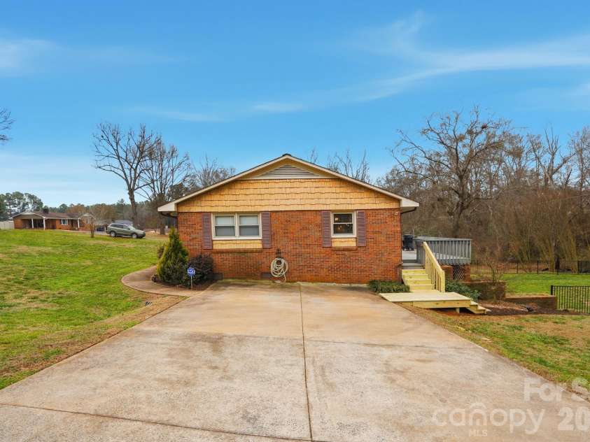 3228 Springfield Drive, Lincolnton, NC 28092.  MLS# CAR4338120, YatesRealty ID 5139. Nice Driveway for Parking