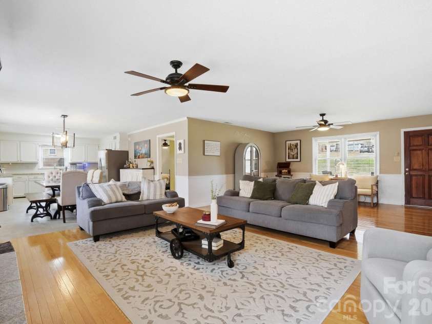3228 Springfield Drive, Lincolnton, NC 28092.  MLS# CAR4338120, YatesRealty ID 5139. Opens into Kitchen