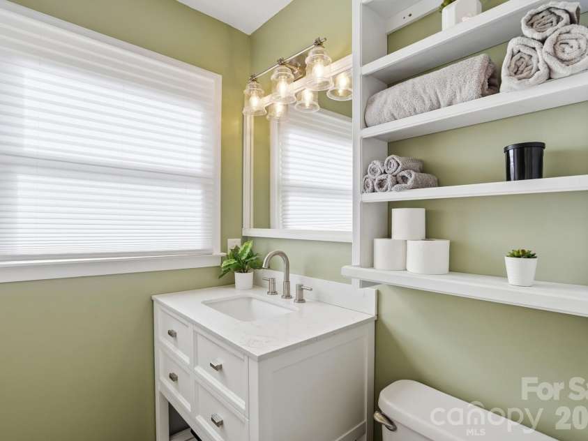 3228 Springfield Drive, Lincolnton, NC 28092.  MLS# CAR4338120, YatesRealty ID 5139. Primary Bath