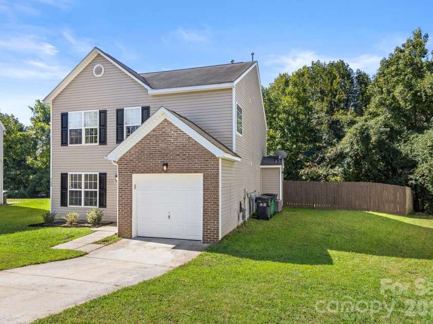 1153 Delander Lane, Charlotte, NC 28214.  MLS# CAR4424709, YatesRealty ID 51391. 