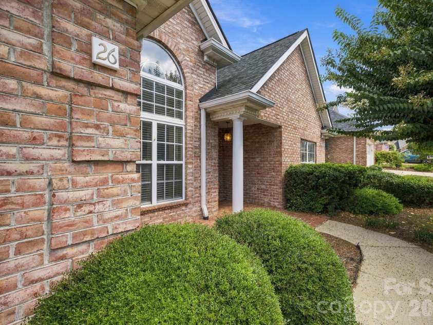 3131 9th Street Drive, Hickory, NC 28601.  MLS# CAR4425327, YatesRealty ID 51392. 