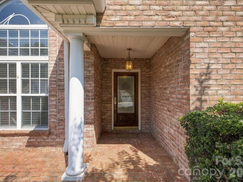 3131 9th Street Drive, Hickory, NC 28601.  MLS# CAR4425327, YatesRealty ID 51392. 