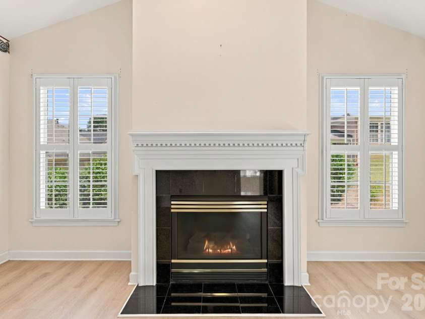3131 9th Street Drive, Hickory, NC 28601.  MLS# CAR4425327, YatesRealty ID 51392. 