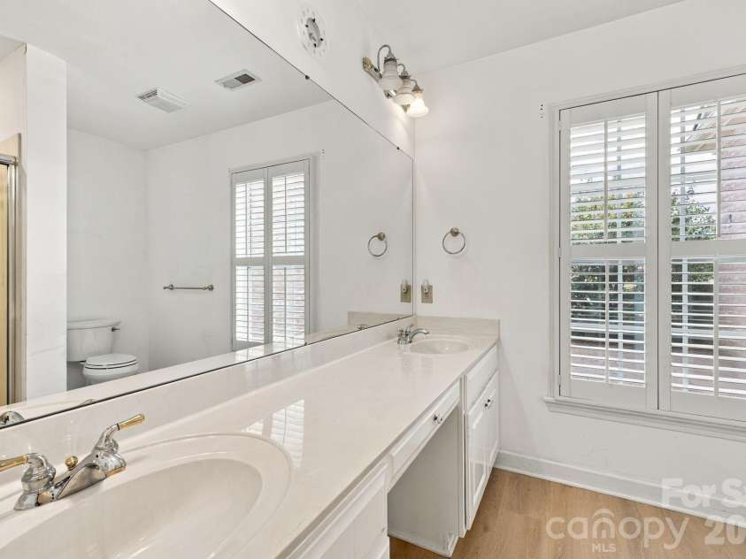 3131 9th Street Drive, Hickory, NC 28601.  MLS# CAR4425327, YatesRealty ID 51392. 