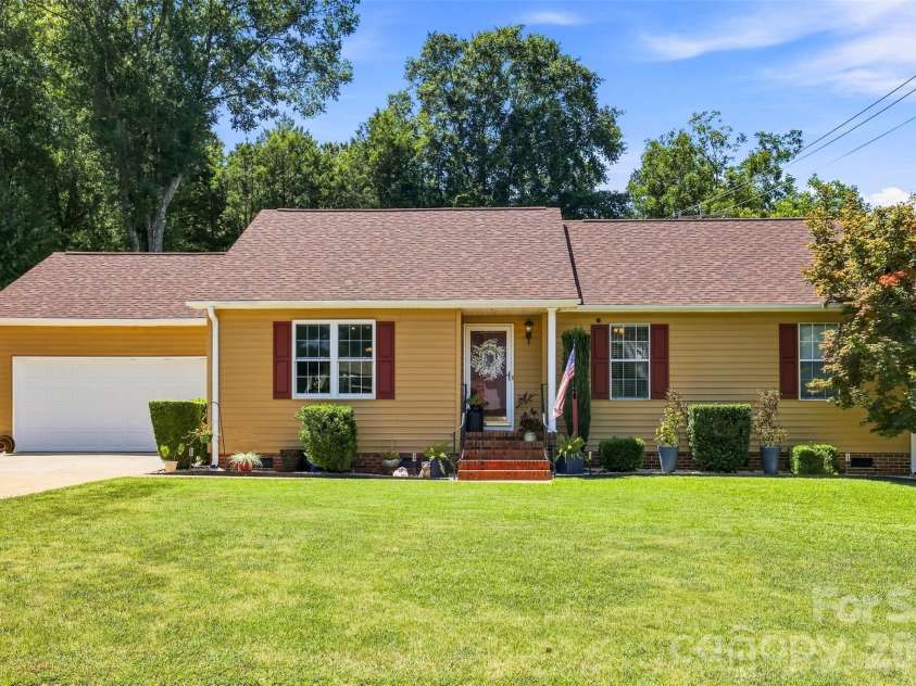 1009 Willow Run Road, Anderson, SC 29621.  MLS# CAR4425830, YatesRealty ID 51395. 