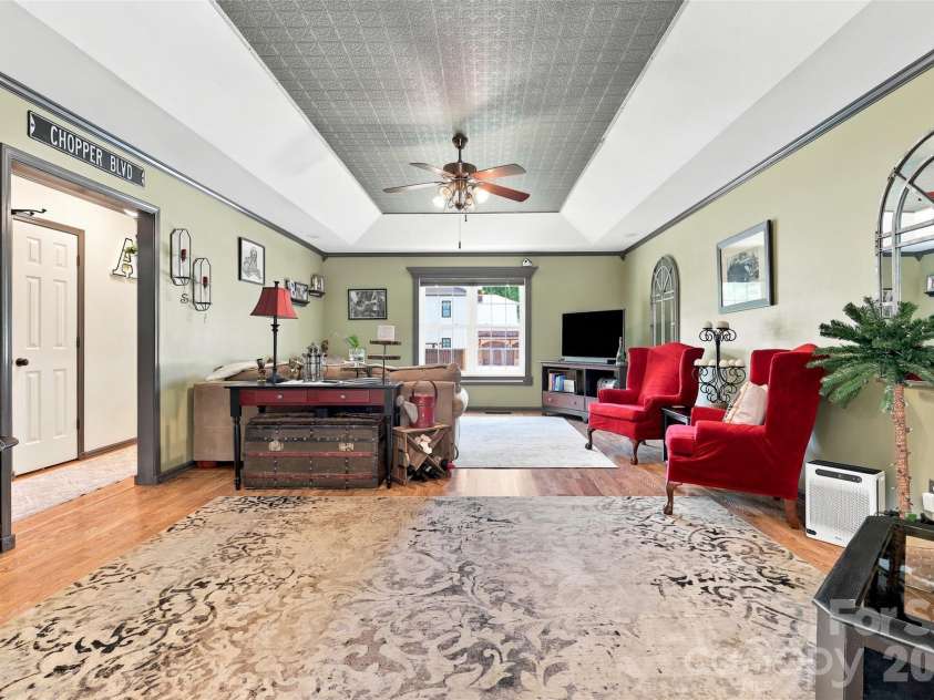 1009 Willow Run Road, Anderson, SC 29621.  MLS# CAR4425830, YatesRealty ID 51395. 