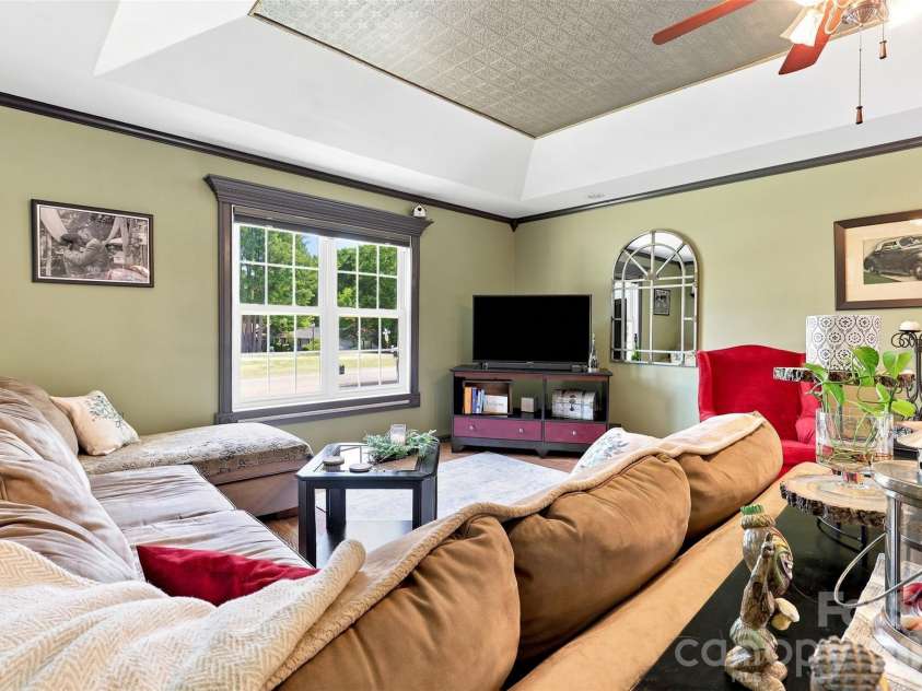 1009 Willow Run Road, Anderson, SC 29621.  MLS# CAR4425830, YatesRealty ID 51395. 