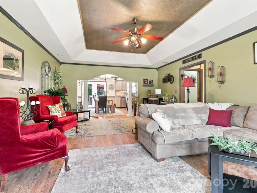 1009 Willow Run Road, Anderson, SC 29621.  MLS# CAR4425830, YatesRealty ID 51395. 