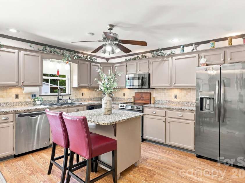 1009 Willow Run Road, Anderson, SC 29621.  MLS# CAR4425830, YatesRealty ID 51395. 