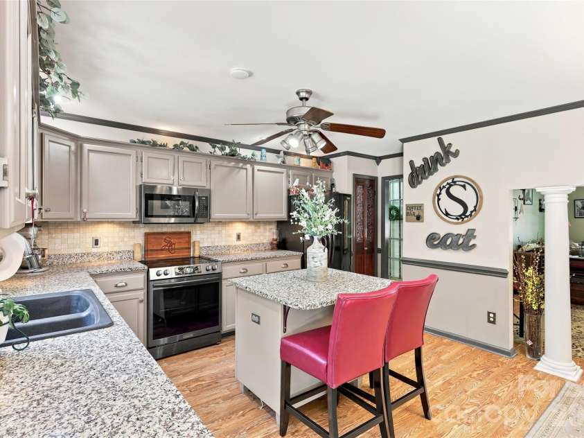 1009 Willow Run Road, Anderson, SC 29621.  MLS# CAR4425830, YatesRealty ID 51395. 
