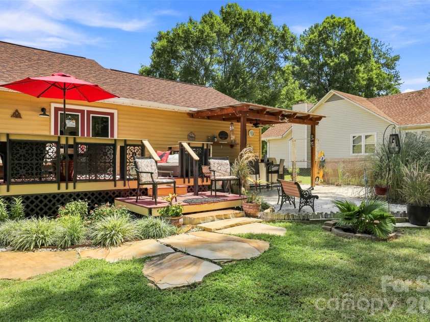 1009 Willow Run Road, Anderson, SC 29621.  MLS# CAR4425830, YatesRealty ID 51395. 