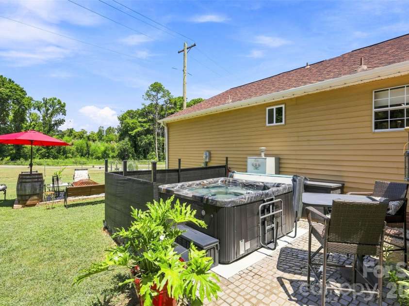 1009 Willow Run Road, Anderson, SC 29621.  MLS# CAR4425830, YatesRealty ID 51395. 