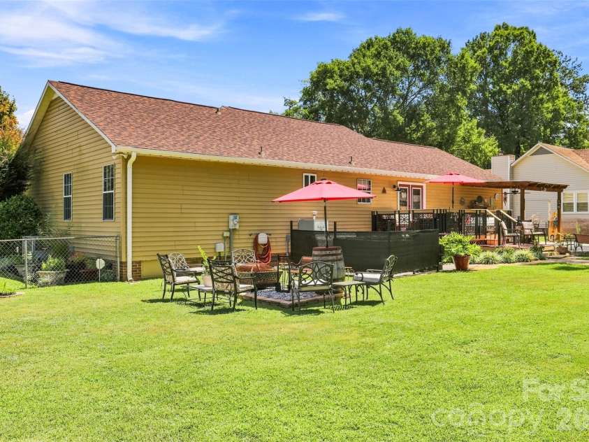 1009 Willow Run Road, Anderson, SC 29621.  MLS# CAR4425830, YatesRealty ID 51395. 