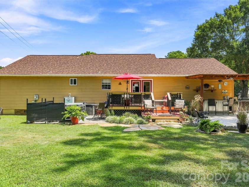 1009 Willow Run Road, Anderson, SC 29621.  MLS# CAR4425830, YatesRealty ID 51395. 