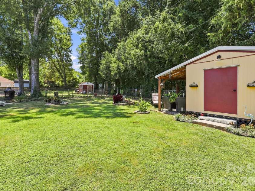 1009 Willow Run Road, Anderson, SC 29621.  MLS# CAR4425830, YatesRealty ID 51395. 