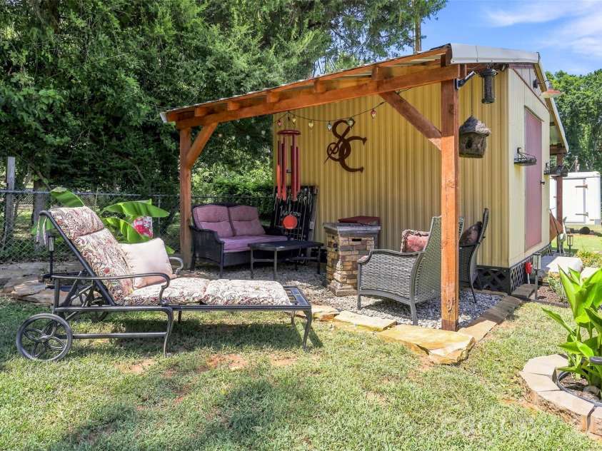 1009 Willow Run Road, Anderson, SC 29621.  MLS# CAR4425830, YatesRealty ID 51395. 