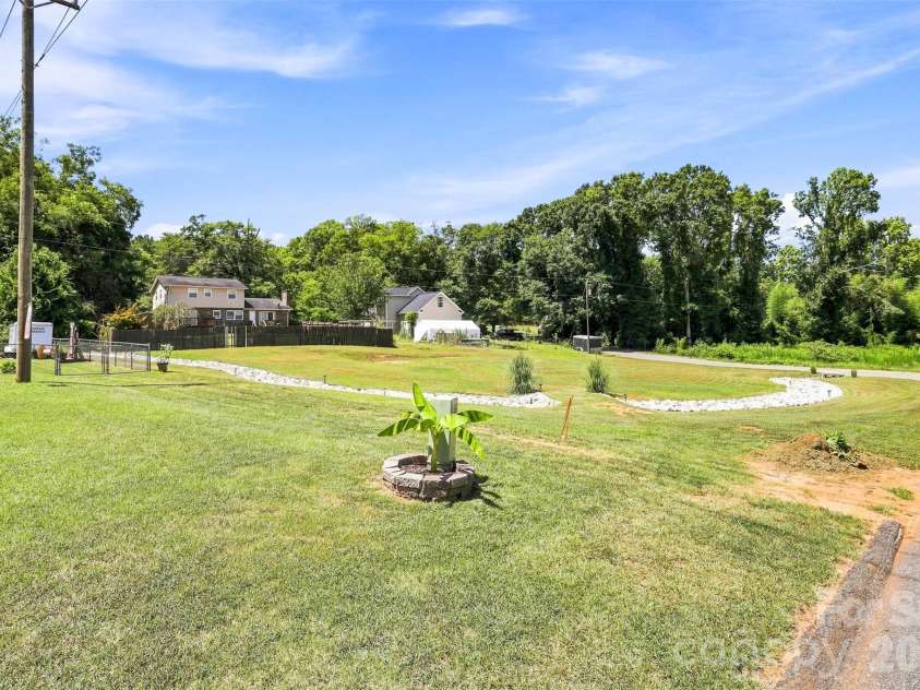 1009 Willow Run Road, Anderson, SC 29621.  MLS# CAR4425830, YatesRealty ID 51395. 