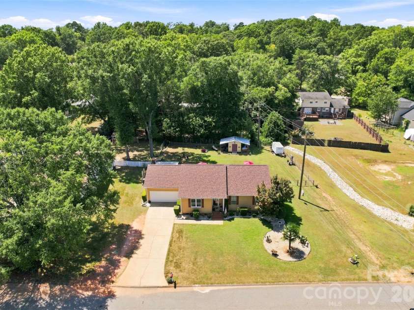 1009 Willow Run Road, Anderson, SC 29621.  MLS# CAR4425830, YatesRealty ID 51395. 