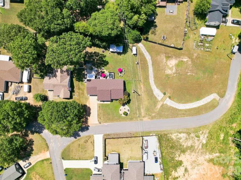 1009 Willow Run Road, Anderson, SC 29621.  MLS# CAR4425830, YatesRealty ID 51395. 