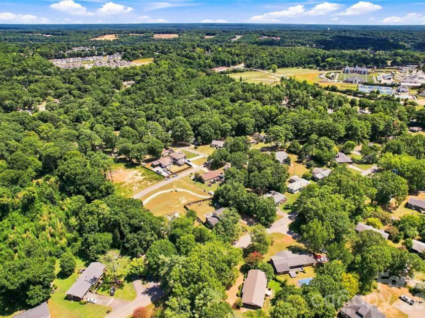 1009 Willow Run Road, Anderson, SC 29621.  MLS# CAR4425830, YatesRealty ID 51395. 