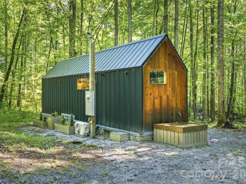 145 Kingfisher Lane, Sylva, NC 28779.  MLS# CAR4425867, YatesRealty ID 51397. 