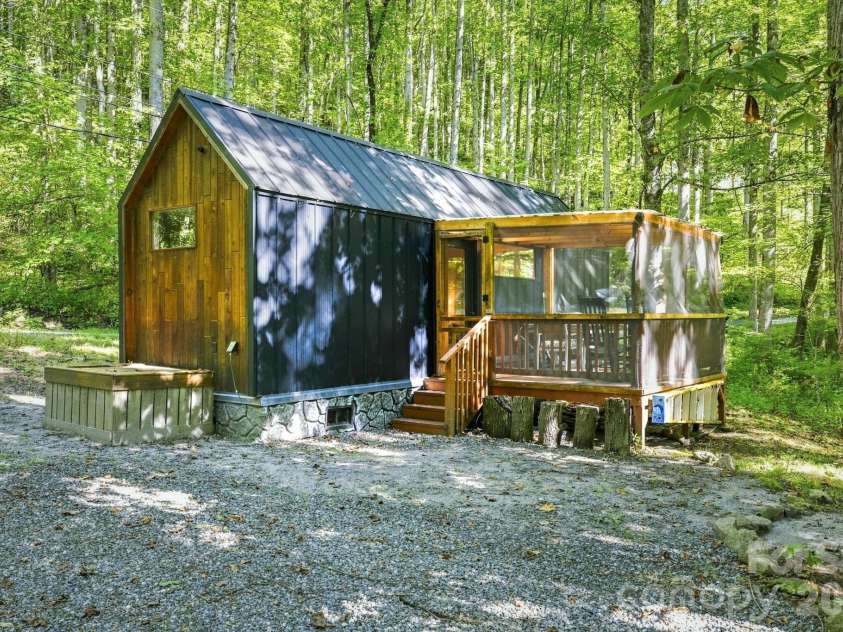 145 Kingfisher Lane, Sylva, NC 28779.  MLS# CAR4425867, YatesRealty ID 51397. 