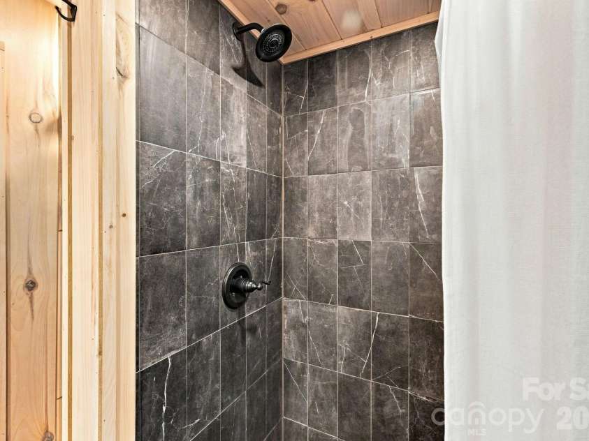145 Kingfisher Lane, Sylva, NC 28779.  MLS# CAR4425867, YatesRealty ID 51397. 