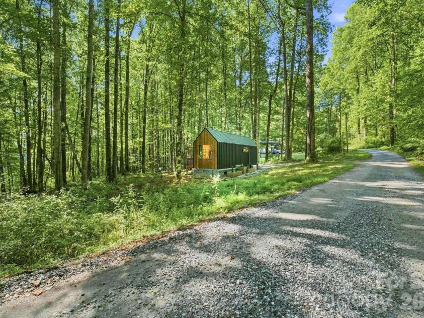 145 Kingfisher Lane, Sylva, NC 28779.  MLS# CAR4425867, YatesRealty ID 51397. 