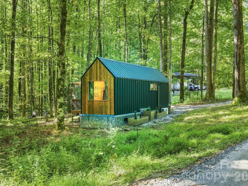145 Kingfisher Lane, Sylva, NC 28779.  MLS# CAR4425867, YatesRealty ID 51397. 