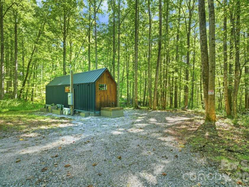 145 Kingfisher Lane, Sylva, NC 28779.  MLS# CAR4425867, YatesRealty ID 51397. 