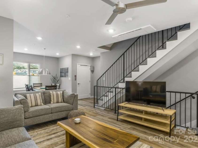 102 Southside Avenue, Asheville, NC 28801.  MLS# CAR4317686, YatesRealty ID 514. 