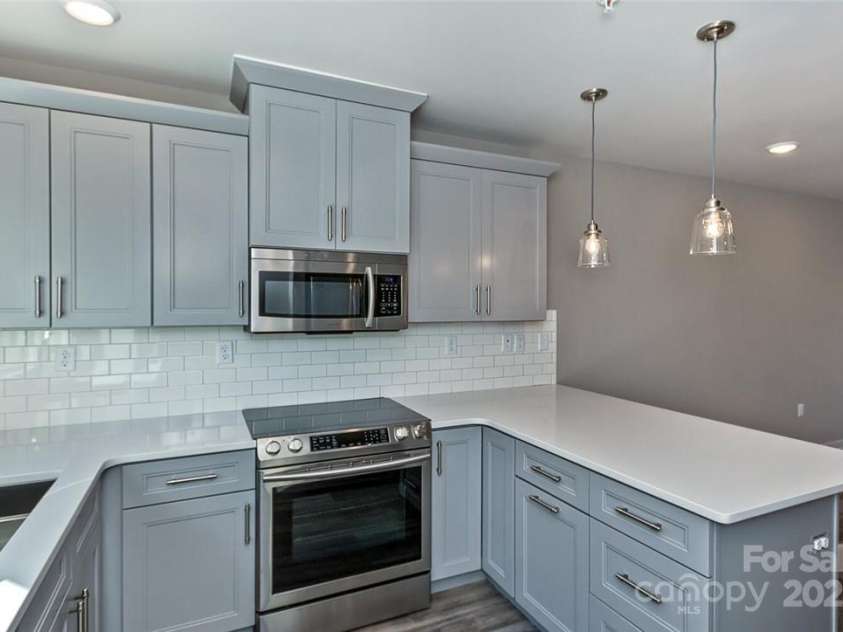 102 Southside Avenue, Asheville, NC 28801.  MLS# CAR4317686, YatesRealty ID 514. 