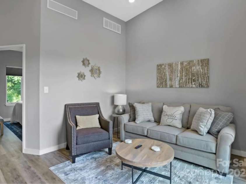 102 Southside Avenue, Asheville, NC 28801.  MLS# CAR4317686, YatesRealty ID 514. 