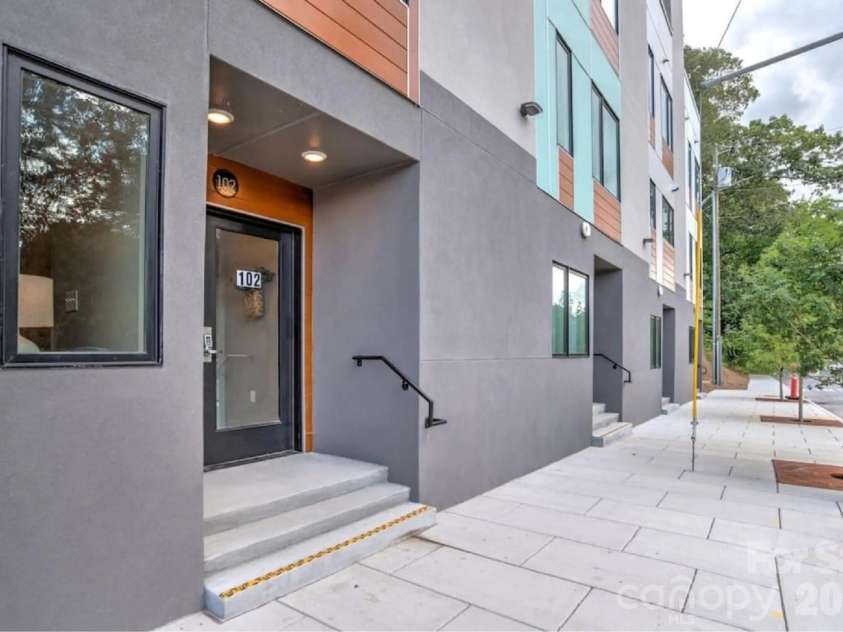 102 Southside Avenue, Asheville, NC 28801.  MLS# CAR4397586, YatesRealty ID 514. 