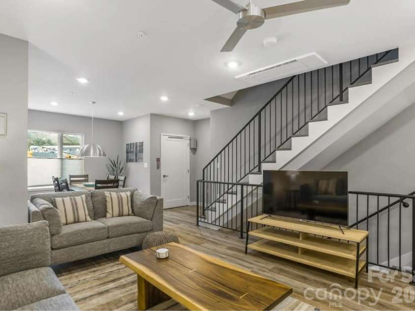 102 Southside Avenue, Asheville, NC 28801.  MLS# CAR4397586, YatesRealty ID 514. 