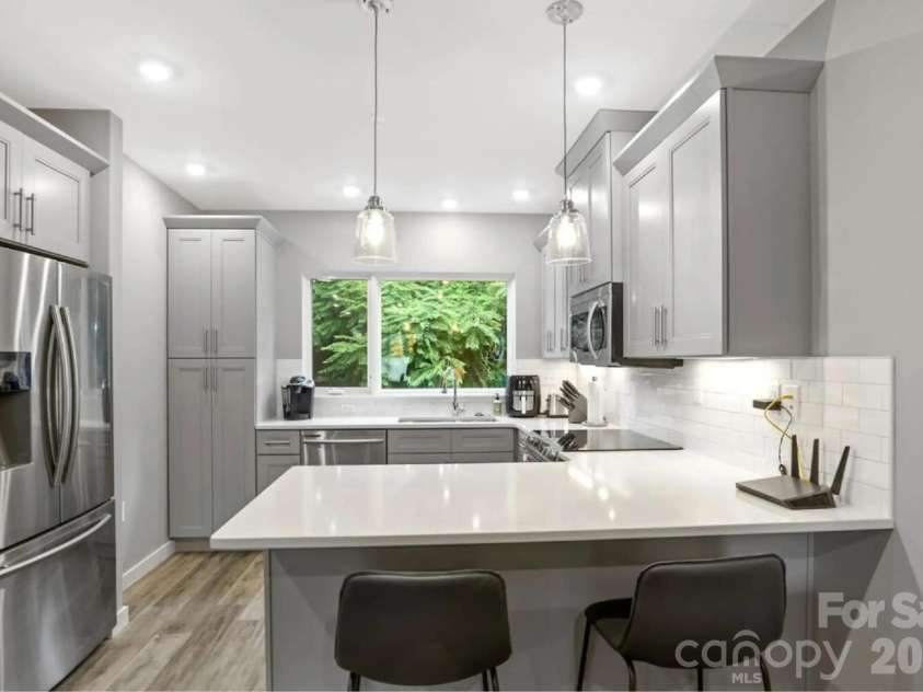 102 Southside Avenue, Asheville, NC 28801.  MLS# CAR4397586, YatesRealty ID 514. 