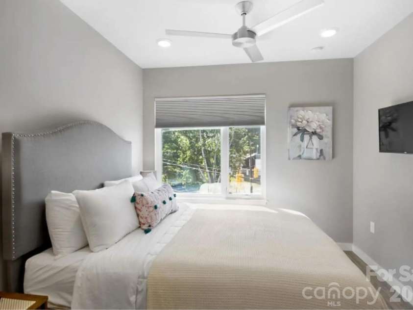 102 Southside Avenue, Asheville, NC 28801.  MLS# CAR4397586, YatesRealty ID 514. 