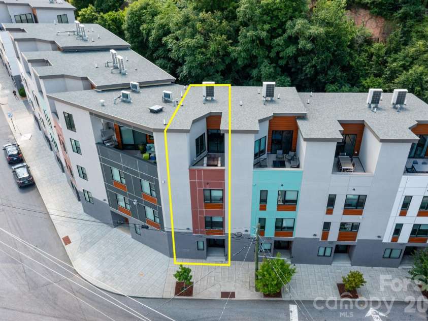 102 Southside Avenue, Asheville, NC 28801.  MLS# CAR4397586, YatesRealty ID 514. 