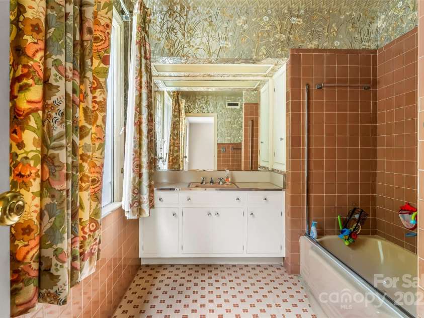 301 Louise Avenue, Valdese, NC 28690.  MLS# CAR4307107, YatesRealty ID 514. 3rd bedroom full bath