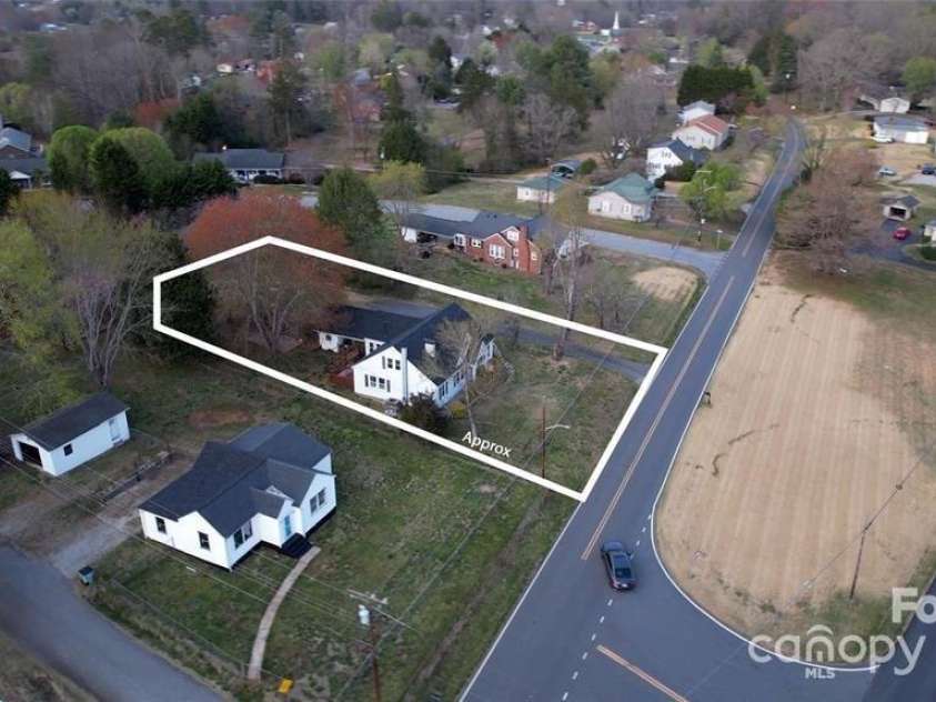 1109 Wildwood Road, Lenoir, NC 28645.  MLS# CAR4309930, YatesRealty ID 5140. 