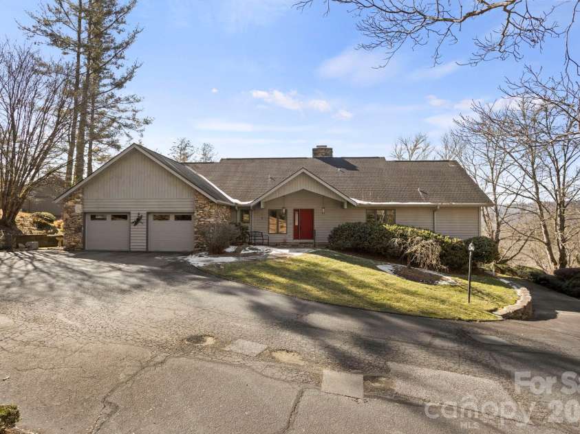 404 Browning Road, Hendersonville, NC 28791.  MLS# CAR4346525, YatesRealty ID 5140. 