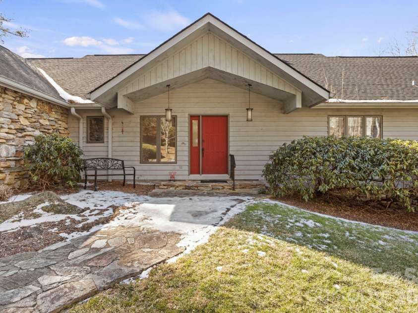 404 Browning Road, Hendersonville, NC 28791.  MLS# CAR4346525, YatesRealty ID 5140. 