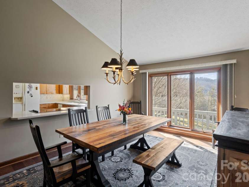 404 Browning Road, Hendersonville, NC 28791.  MLS# CAR4346525, YatesRealty ID 5140. 