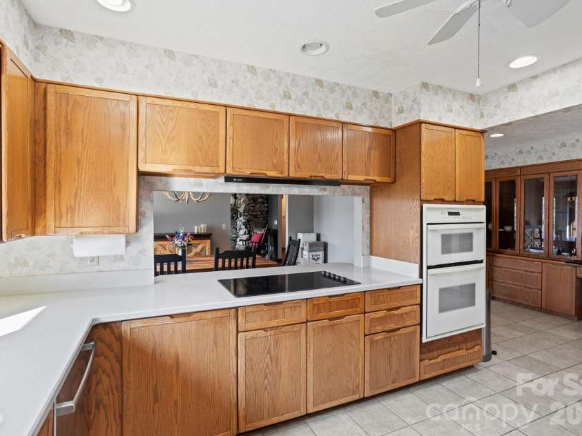 404 Browning Road, Hendersonville, NC 28791.  MLS# CAR4346525, YatesRealty ID 5140. 