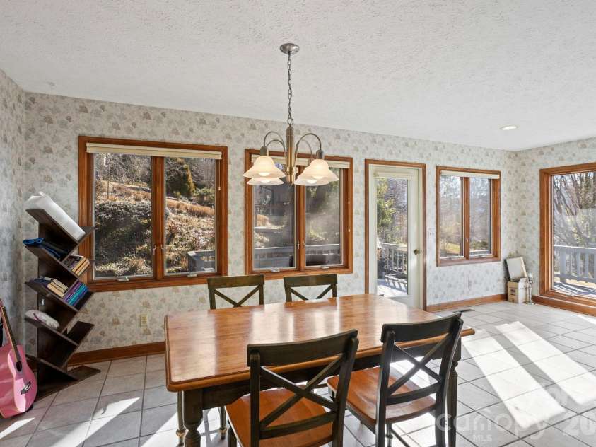 404 Browning Road, Hendersonville, NC 28791.  MLS# CAR4346525, YatesRealty ID 5140. 