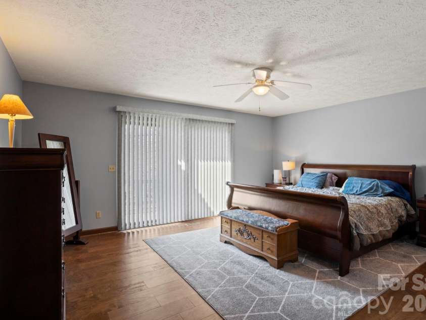 404 Browning Road, Hendersonville, NC 28791.  MLS# CAR4346525, YatesRealty ID 5140. 