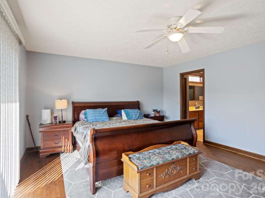 404 Browning Road, Hendersonville, NC 28791.  MLS# CAR4346525, YatesRealty ID 5140. 